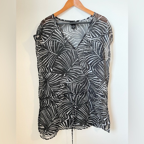 Lane Bryant Other - Lane Bryant Black and White Tropical Print Mesh Cover Up, Size 14/16